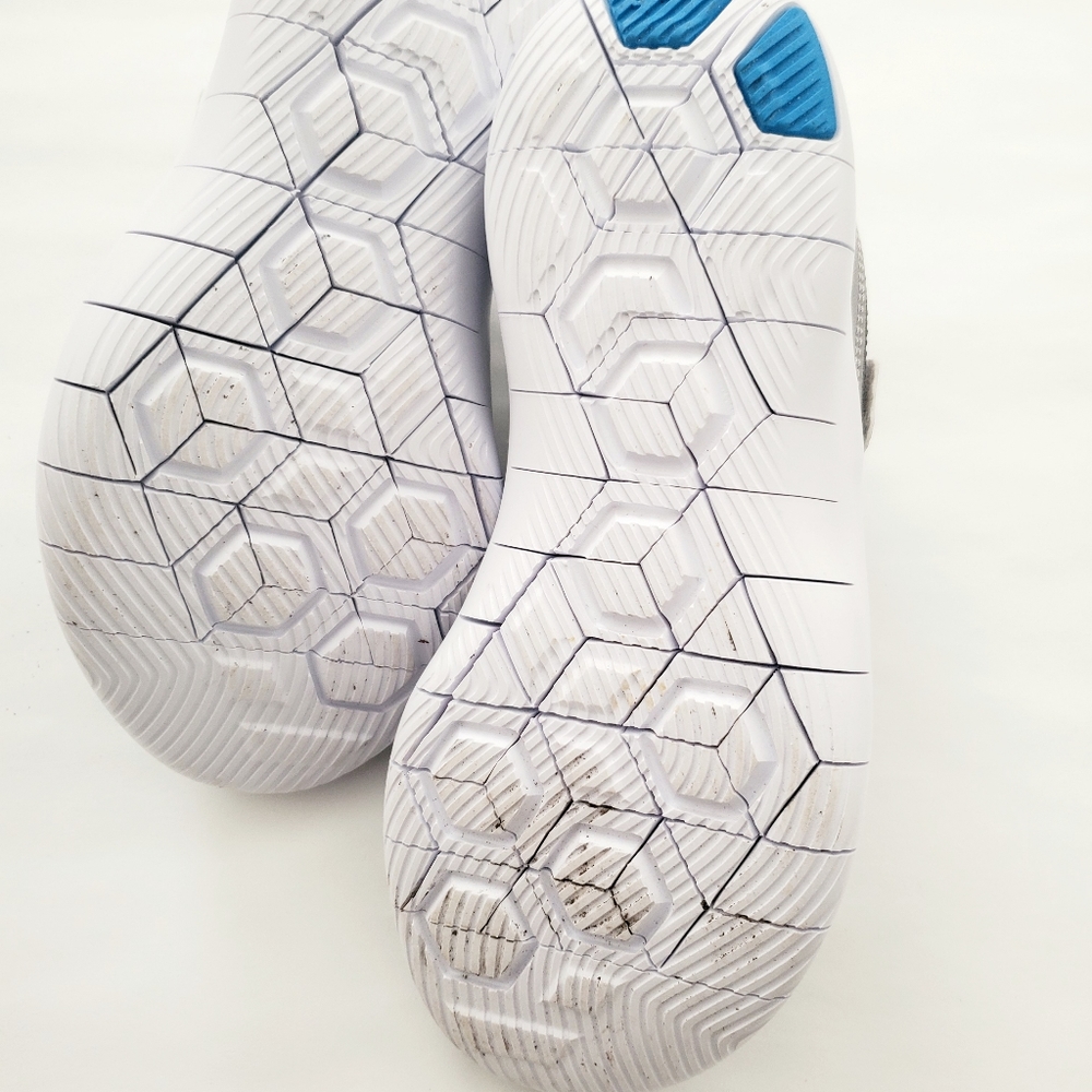 Nike Flex velcro closure grey tennis shoe - Picture 5 of 7